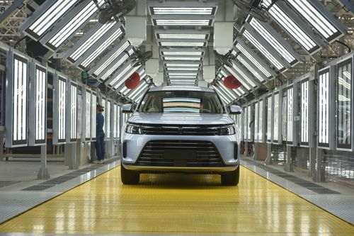 問界新M7交付上海交大重慶校友，口碑持續走高推動汽車銷售熱潮